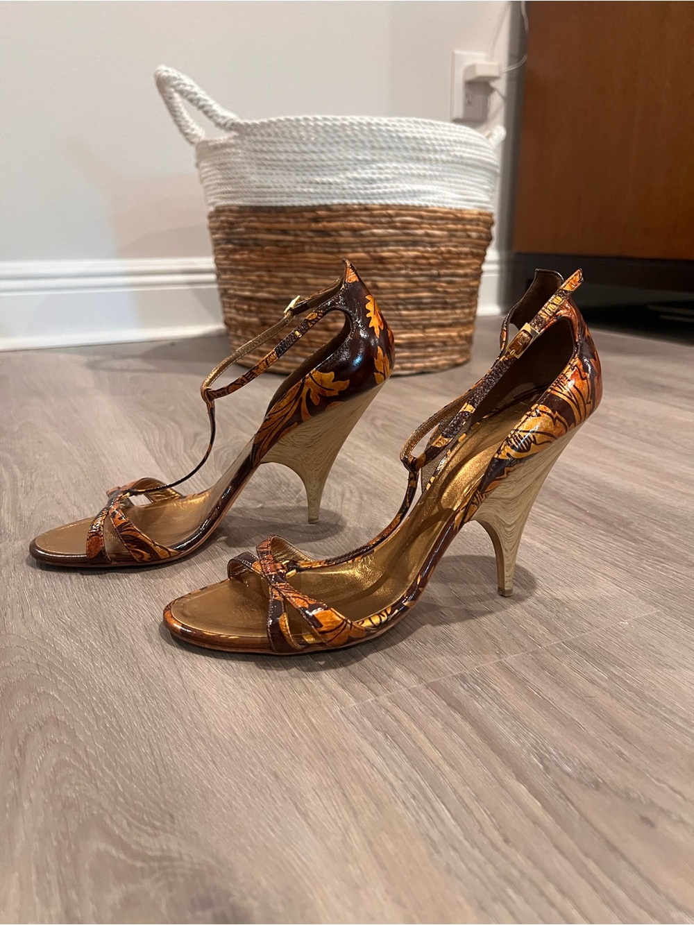 Giuseppe Zanotti Brown Floral T-Strap Heeled Sandals - Picture 2 of 14